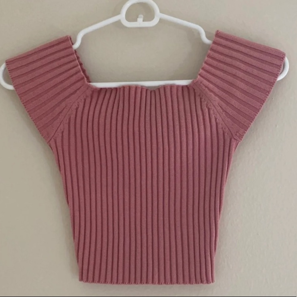 pink top